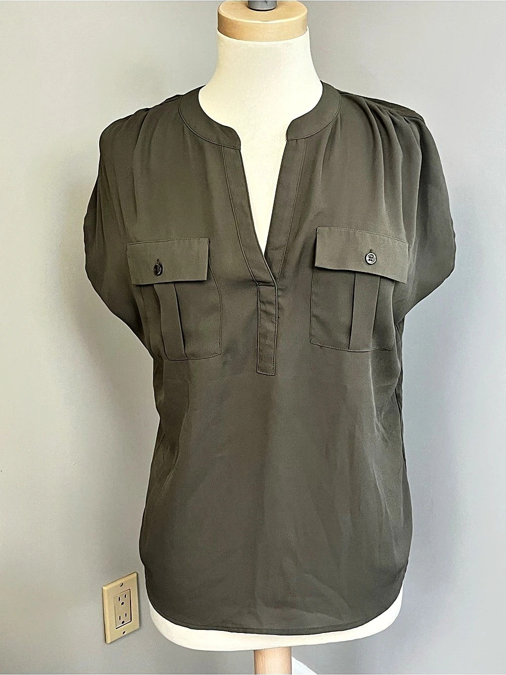 INC International Concepts Utility Pocket Blouse in Gray Size Medium